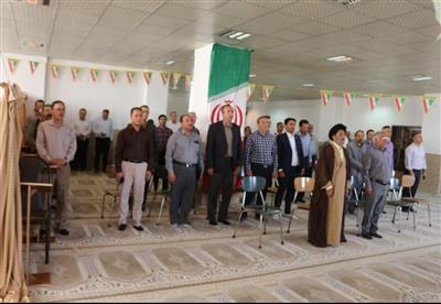 منتظران در مركز تحقیقات و آموزش كشاورزی و منابع طبیعی فارس با زمزمه دعای فرج، ظهور گل نرگس را  در آیین سالروز امامت و ولایت حضرت مهدی (عج) تمنا كردند